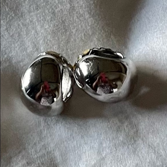 Clip-On Earrings - Picture 6 of 7